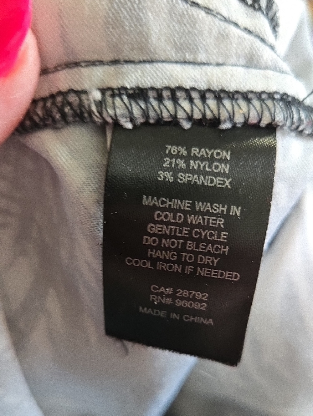 Cynthia Rowley Ladies 18W Capris - Picture 8 of 8